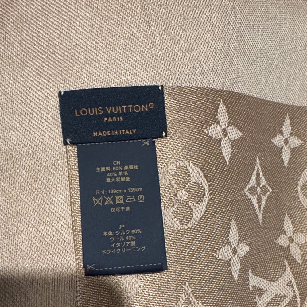 Louis Vuitton Monogram Shawl - Picture 10 of 11